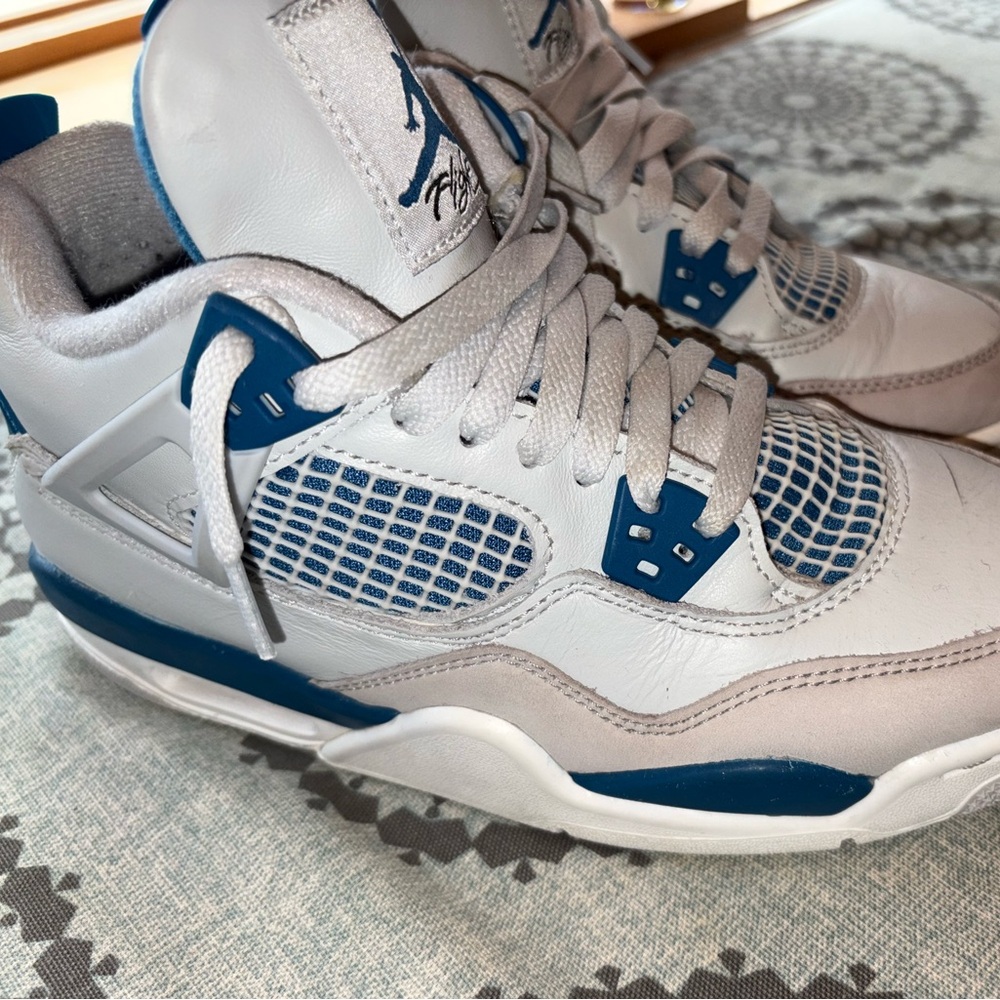 Nike Air Jordan 4 Retro GS Military Blue
HF4281-141 Size 6